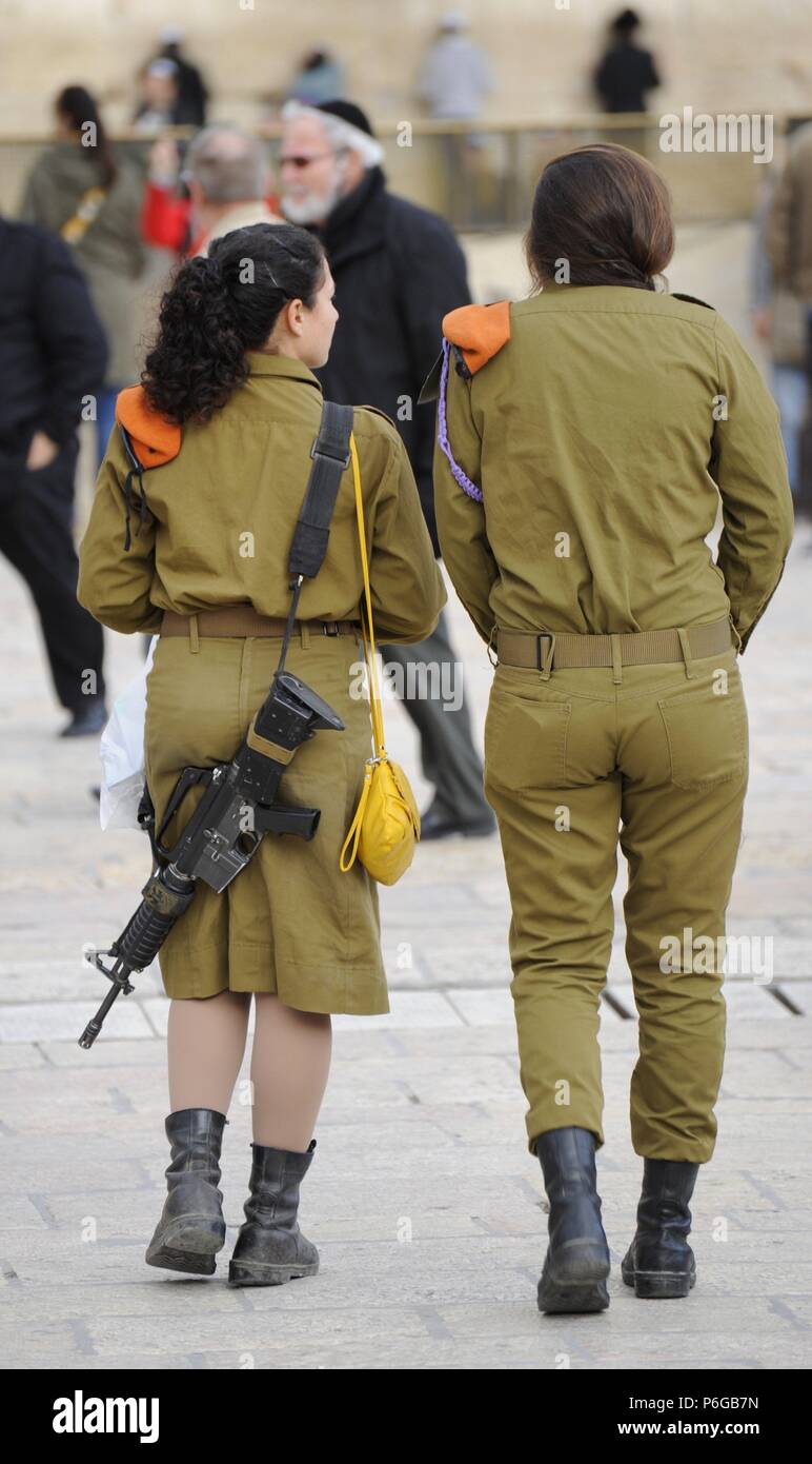 Israel. Jerusalem. Military service. Israeli female soldier at Western Wall. Stock Photo