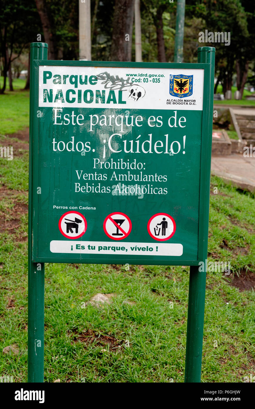 Sign warning no drink dogs or littering in the Parqu Nacional, Bogota, colombia Stock Photo