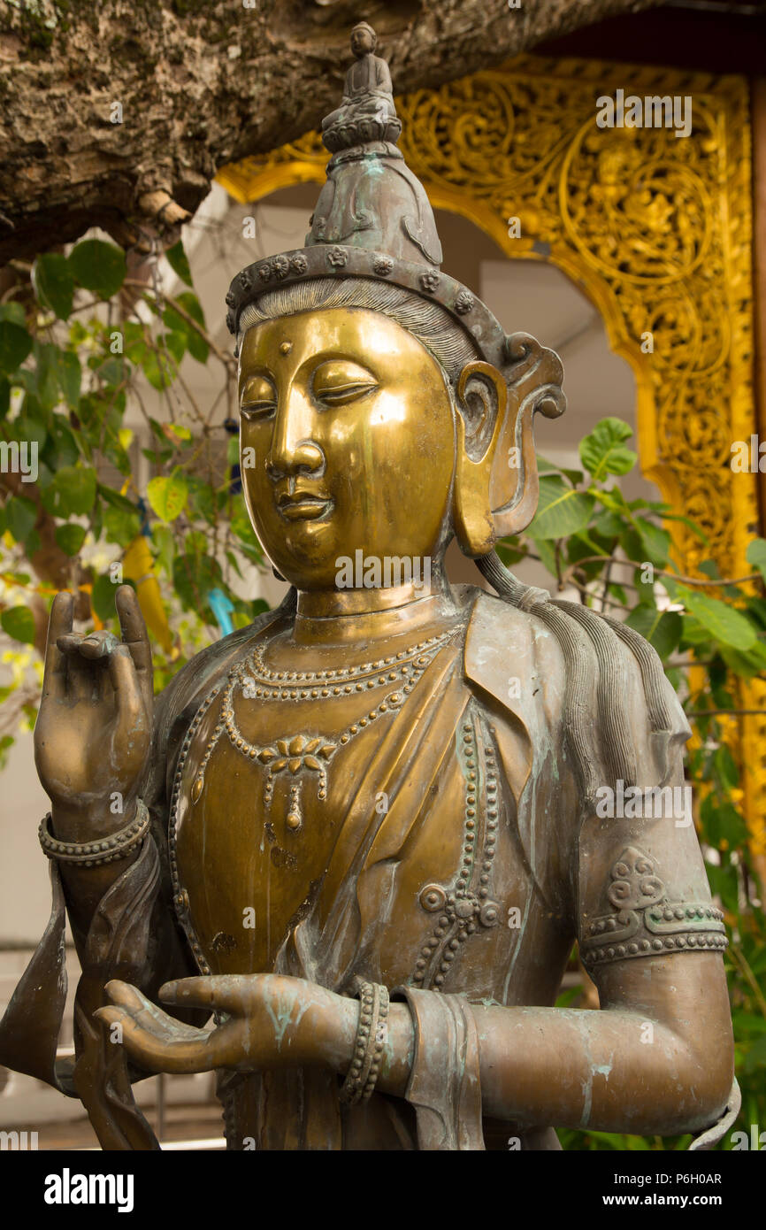 bronze buddha statue Stock Photo Alamy