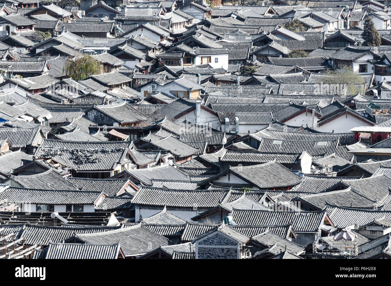 Traditional Chinese glazed tiled rooftops of Lijiang Old Town, Yunnan, China Stock Photo