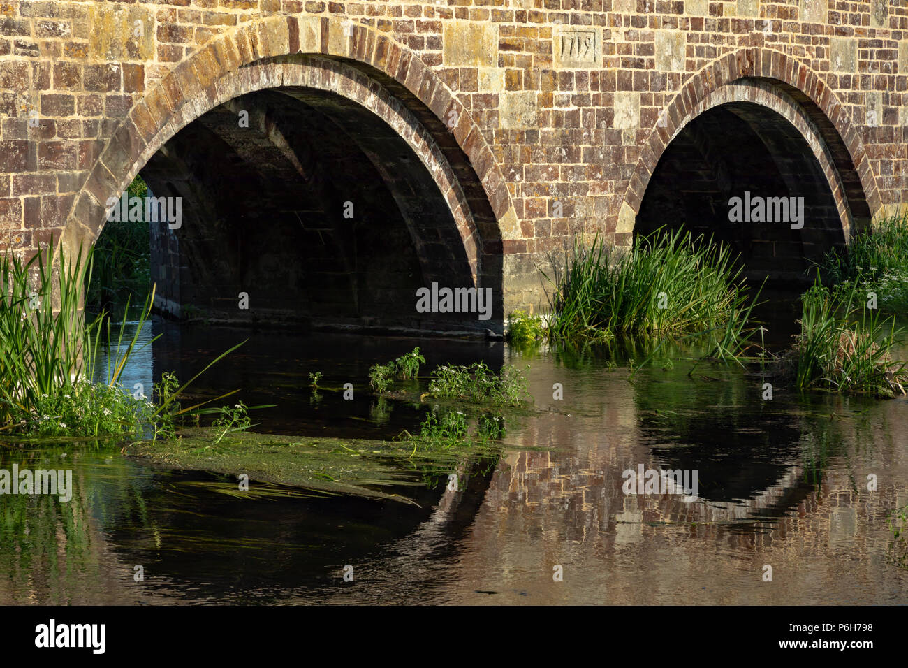 Spetisbury Dorset England June 30, 2018 Old stone bridge across the river stour Stock Photo Alamy
