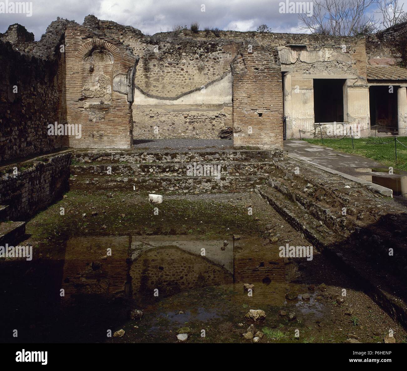 ruinas-de-la-ciudad-de-pompeya-hi-res-stock-photography-and-images-alamy