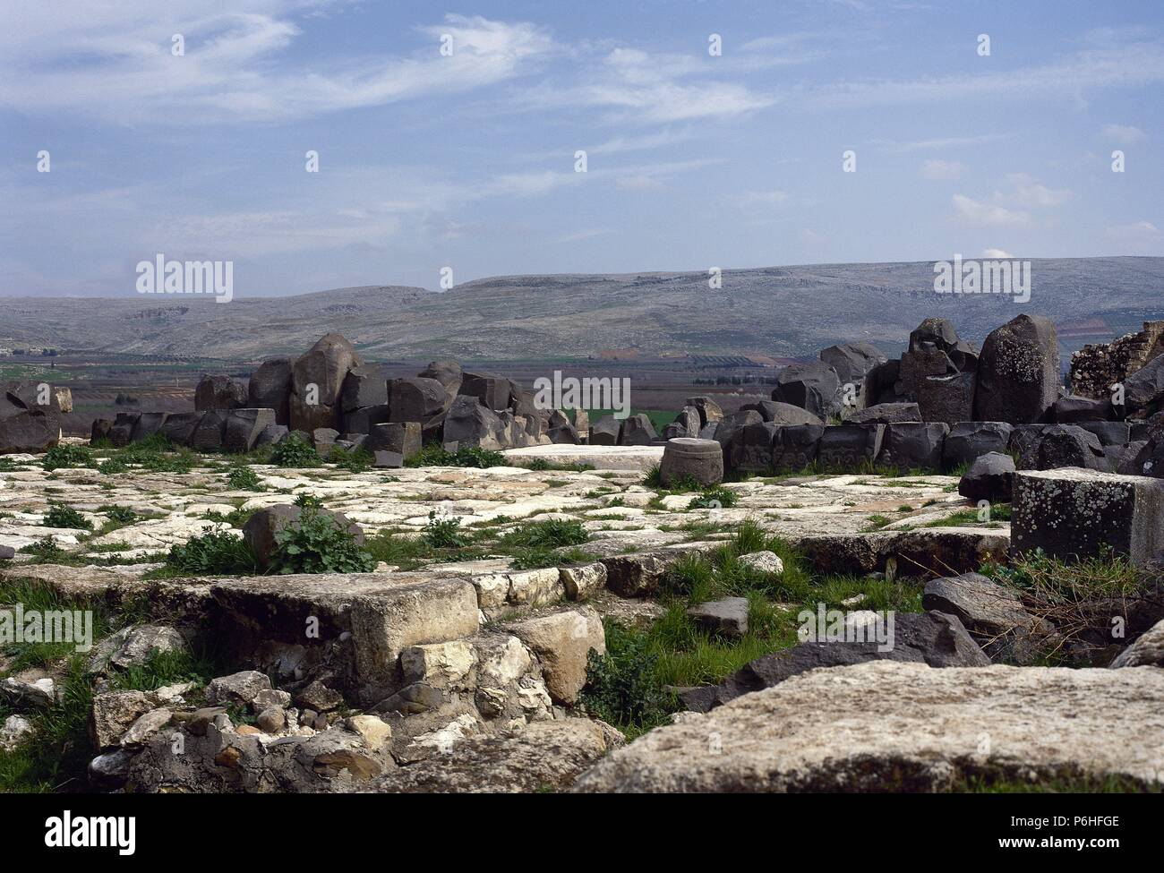 ARTE NEO-HITITA. SIRIA. (CIVILIZACIONES MEDITERRANEO ORIENTAL). SANTUARIO DE AIN-DARA (siglos IX-X a. C.) dedicado lo más probable al culto a la diosa de la fertilidad Ishtar. Vista general del recinto del templo. Alrededores de Aleppo. SIRIA. Stock Photo