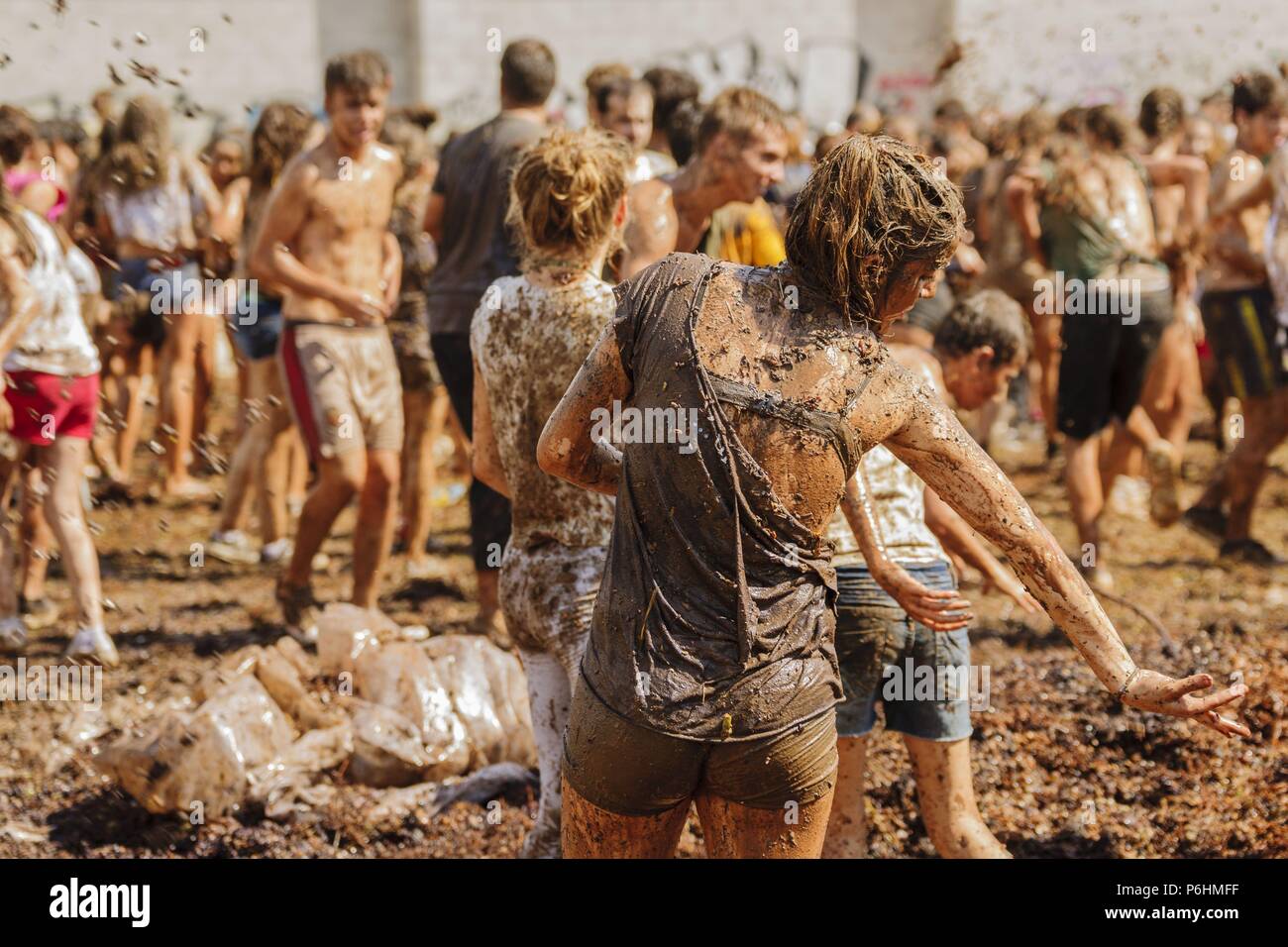 gran batalla de la uva -Gran Batalla Del Raïm-, fiestas de Es Vermar ...