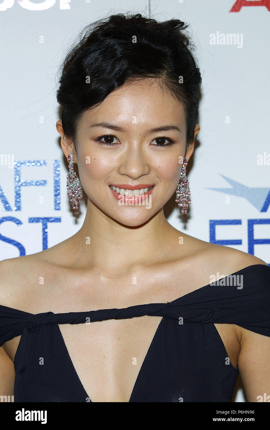 Ziyi Zhang arriving at the screening for The House Of The Flying Daggers at the AFI Fest at the Arclight Theatre in Los Angeles. November 6, 2004.10-ZiyiZhang Red Carpet Event, Vertical, USA, Film Industry, Celebrities,  Photography, Bestof, Arts Culture and Entertainment, Topix Celebrities fashion /  Vertical, Best of, Event in Hollywood Life - California,  Red Carpet and backstage, USA, Film Industry, Celebrities,  movie celebrities, TV celebrities, Music celebrities, Photography, Bestof, Arts Culture and Entertainment,  Topix, headshot, vertical, one person,, from the year , 2004, inquiry t Stock Photo