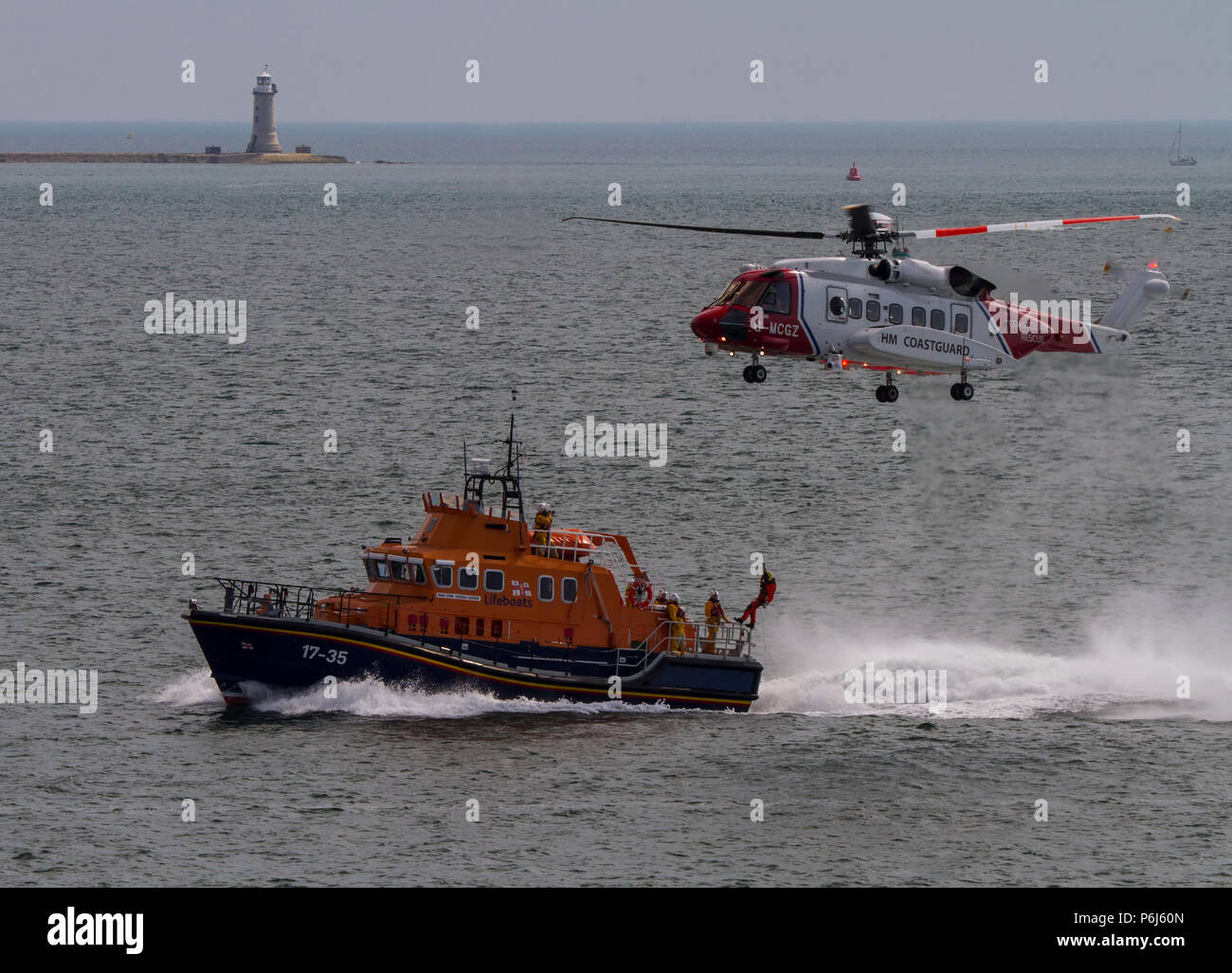 Air sea rescue demonstration by the RNLI and Coastguard Stock Photo