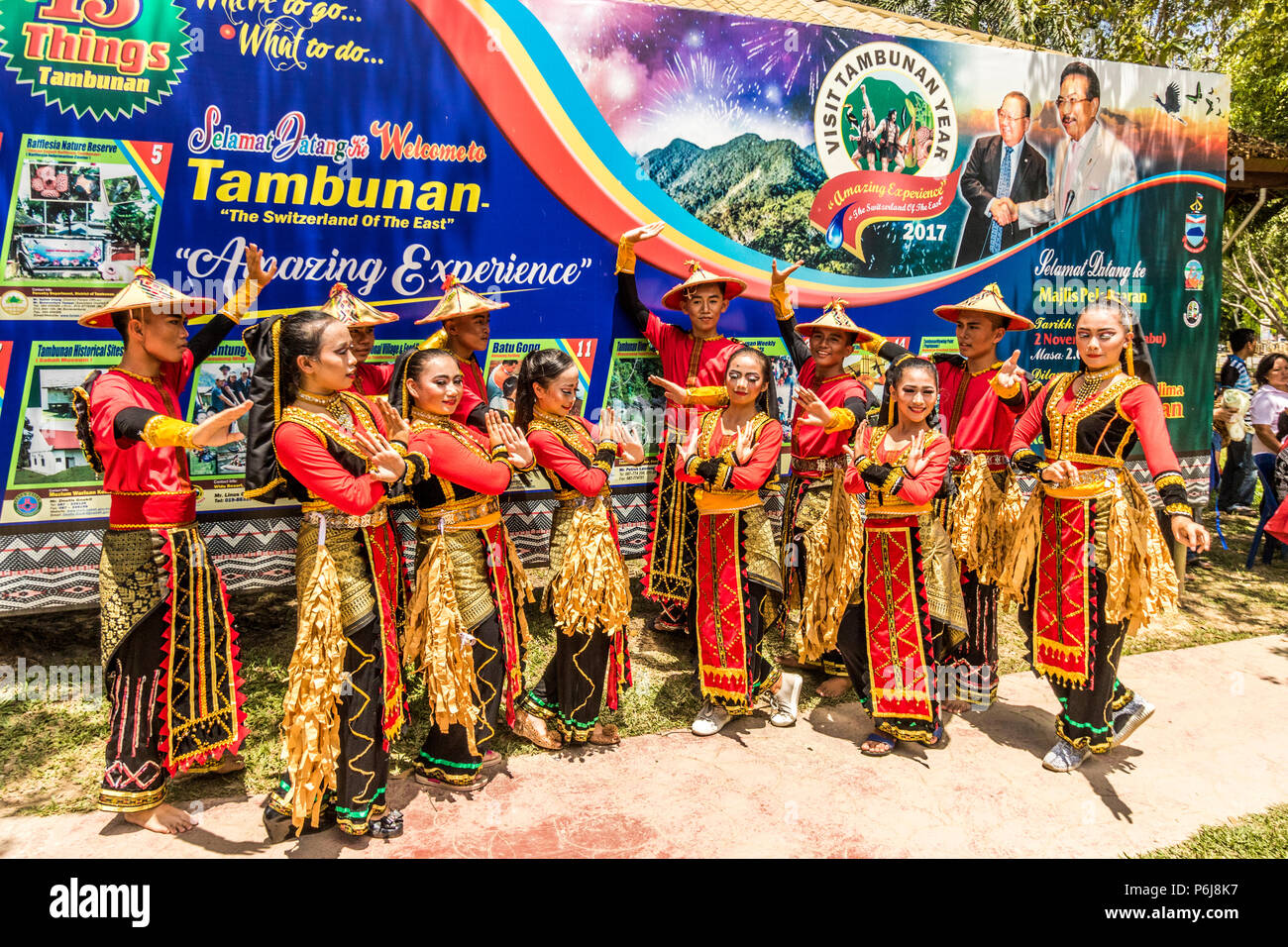 Local Costume On Display And Couple Giving Dancing Display On First Day Of Harvest Festival 2017 In Tambunan Sabah Malaysia Borneo Stock Photo Alamy