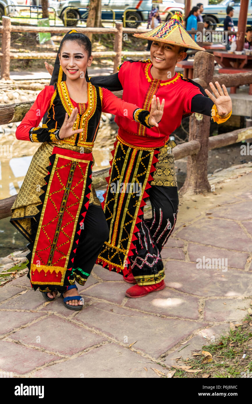 Kadazan costume hi-res stock photography and images - Alamy