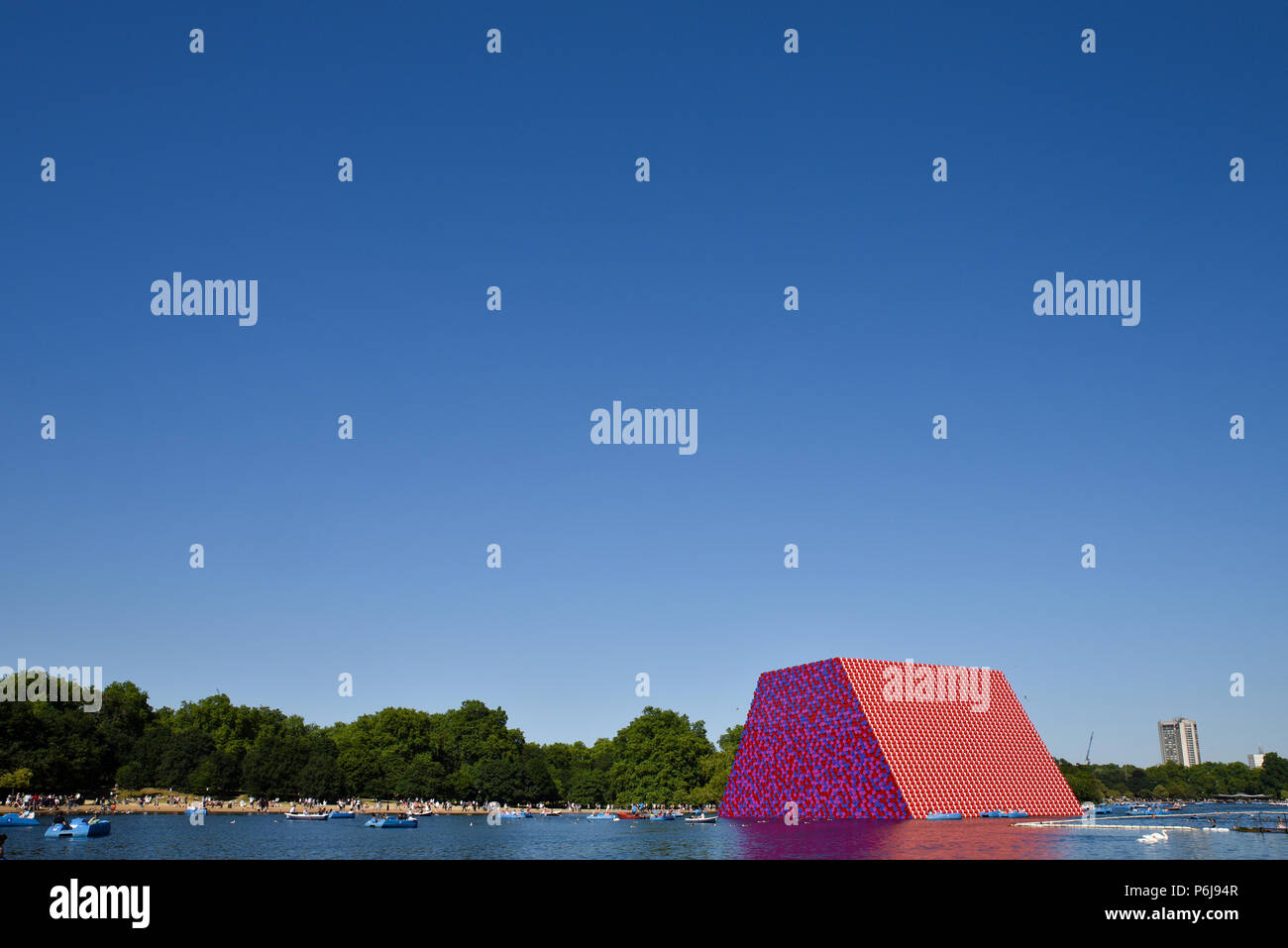 Hyde Park, London, UK. 30th June 2018. Paddle boating on the Serpentine
