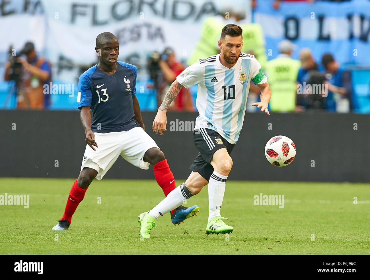 Kazan, Russia, June 30, 2018 Lionel MESSI, Argentina  10  compete for the ball, tackling, duel, header against Ngolo KANTE, FRA 13  ARGENTINA - FRANCE FIFA WORLD CUP 2018 RUSSIA, Best of 16 , Season 2018/2019,  June 30, 2018  Stadium K a z a n - A r e n a in Kazan, Russia. © Peter Schatz / Alamy Live News Stock Photo