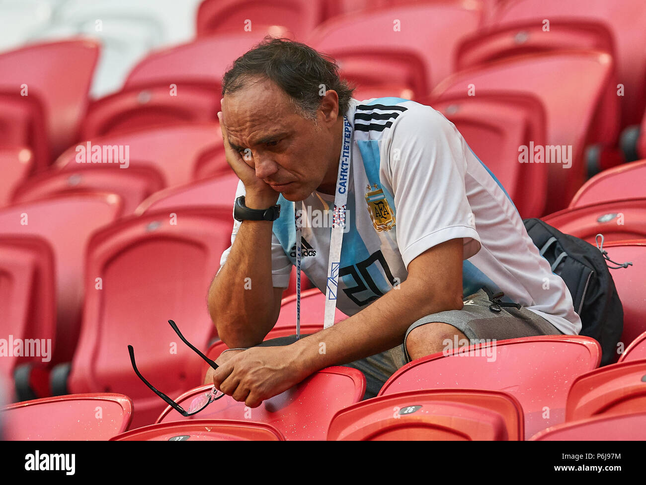 Kazan, Russia, June 30, 2018 argentina fan, sad, disappointed, angry, Emotions, disappointment, frustration, frustrated, sadness, desperate, despair,  ARGENTINA - FRANCE FIFA WORLD CUP 2018 RUSSIA, Best of 16 , Season 2018/2019,  June 30, 2018  Stadium K a z a n - A r e n a in Kazan, Russia. © Peter Schatz / Alamy Live News Stock Photo