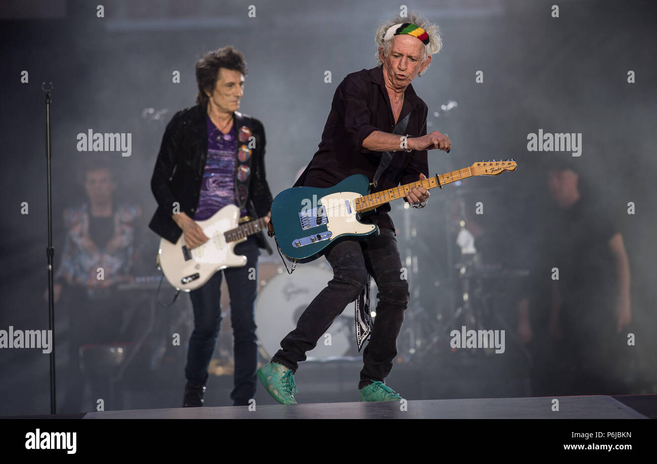 Stuttgart, Germany. 30th June, 2018. Guitarists Ron Wood (l) and Keith  Richards on stage at a concert by the Rolling Stones during their European  tour "no filter" at the Mercedes Benz-Arena. Credit: