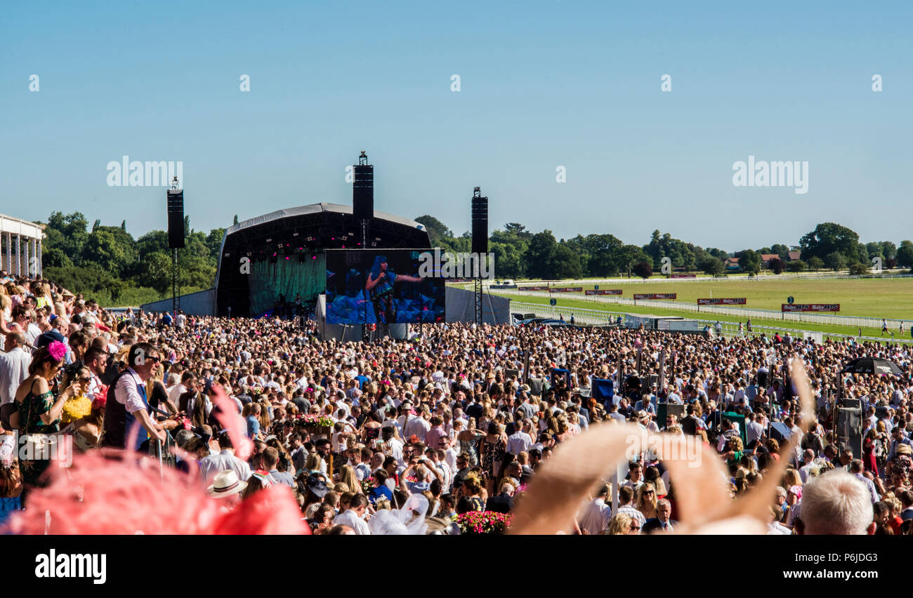 Paloma Faith performs live in front of thousands of racegoers at York Racecourse, York, England, 30th June 2018 Stock Photo