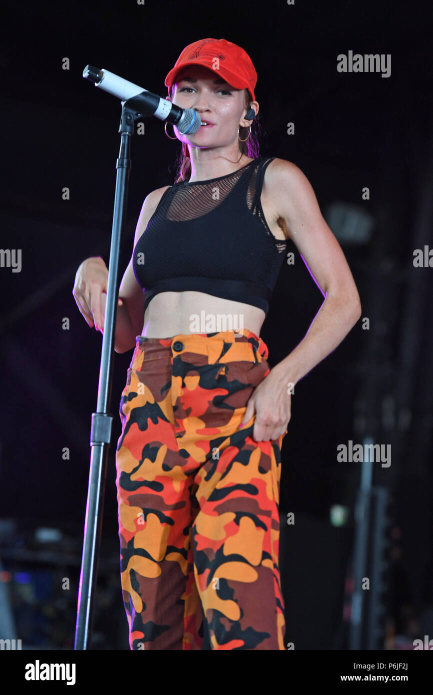 WEST PALM BEACH, FL - JUNE 29: Amanda Lee Duffy of MisterWives performs at  The Coral Sky