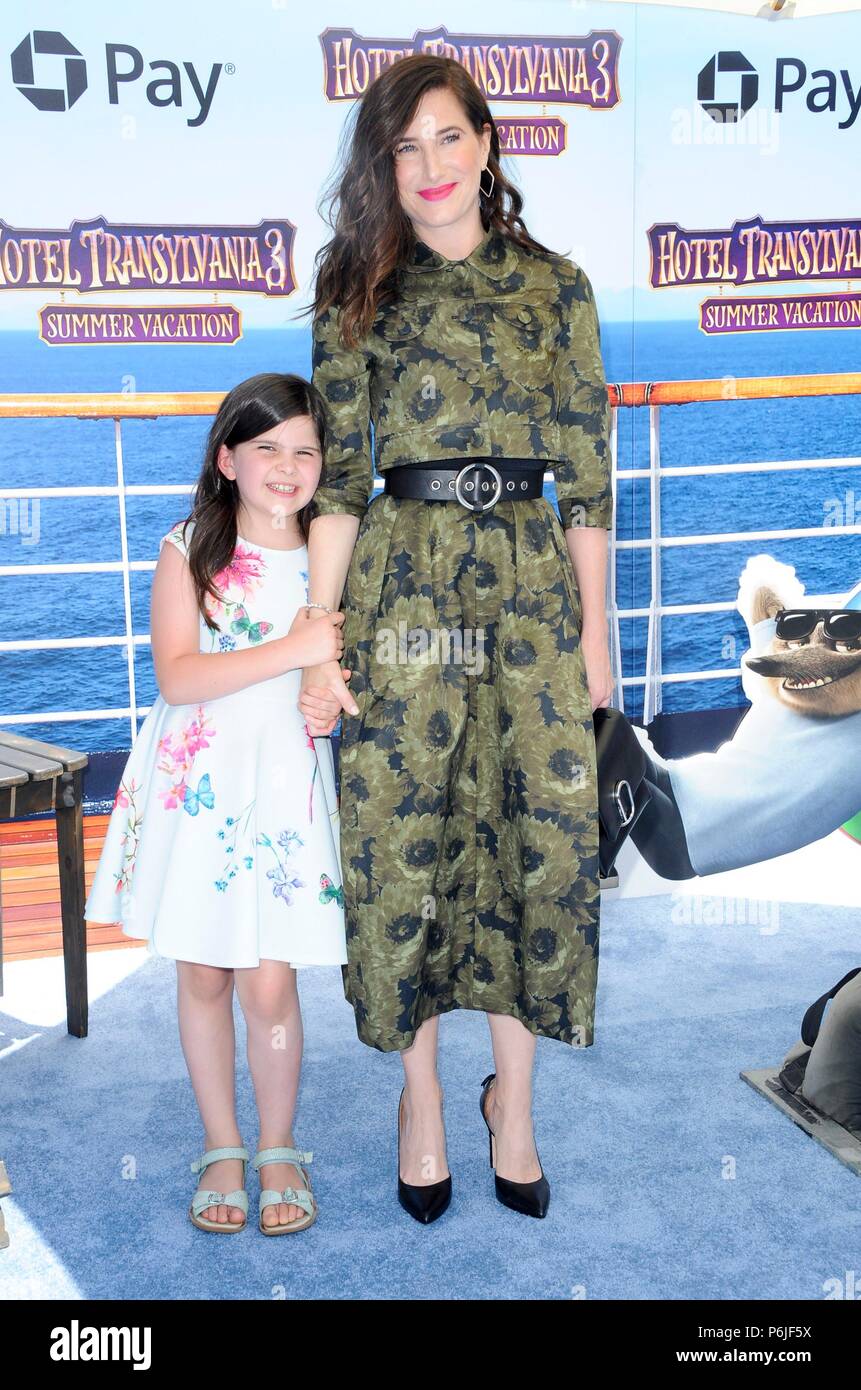 Kathryn hahn and mae sandler hi-res stock photography and images - Alamy
