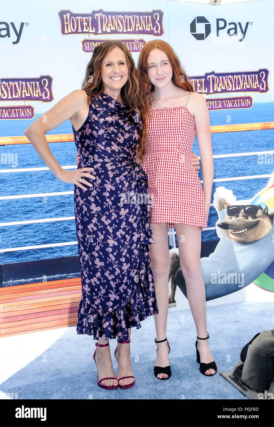 Los Angeles, CA, USA. 30th June, 2018. Molly Shannon, Stella Shannon Chesnut at arrivals for HOTEL TRANSYLVANIA 3: SUMMER VACATION Premiere, Regency Village Theatre - Westwood, Los Angeles, CA June 30, 2018. Credit: Elizabeth Goodenough/Everett Collection/Alamy Live News Stock Photo