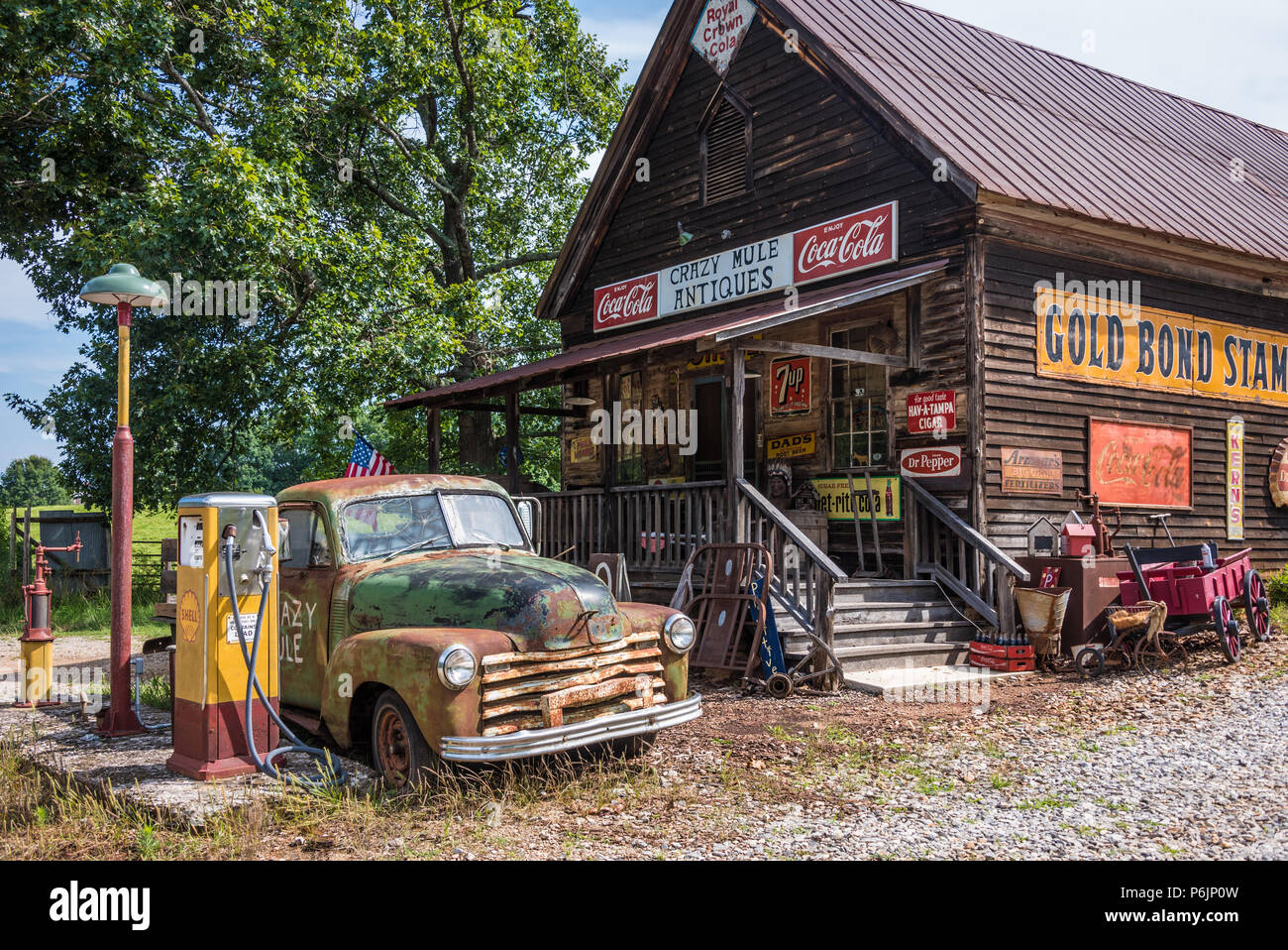 Crazy Mule Arts & Antiques in a 1909 Lula, Georgia general store building in the foothills of the Blue Ridge Mountains. (USA) Stock Photo