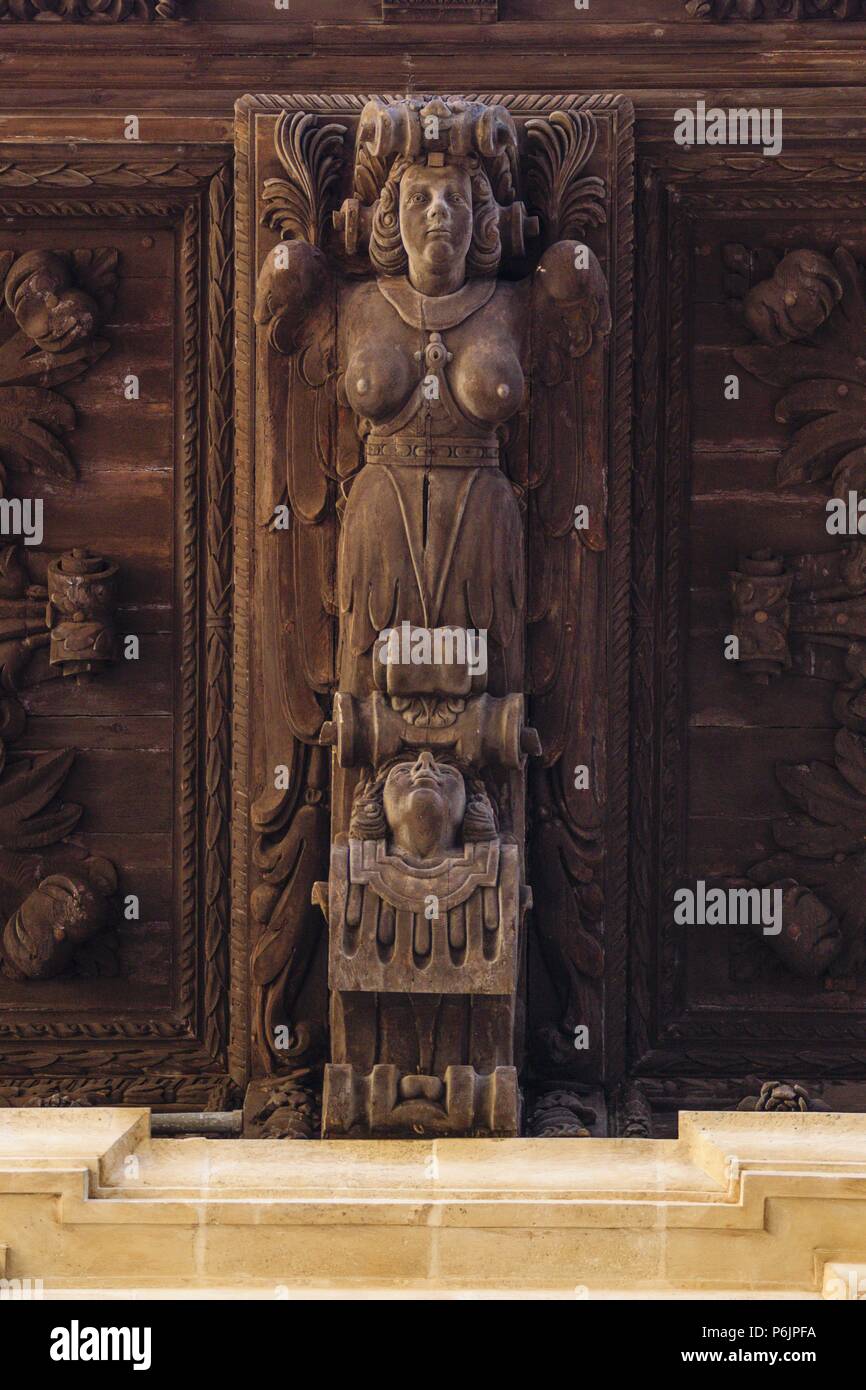 voladizo de madera en la fachada del ayuntamiento -tallado por el escultor Gabriel Torres Cladera en 1680-, plaza de Cort, Palma, mallorca, islas baleares, Spain, europa. Stock Photo
