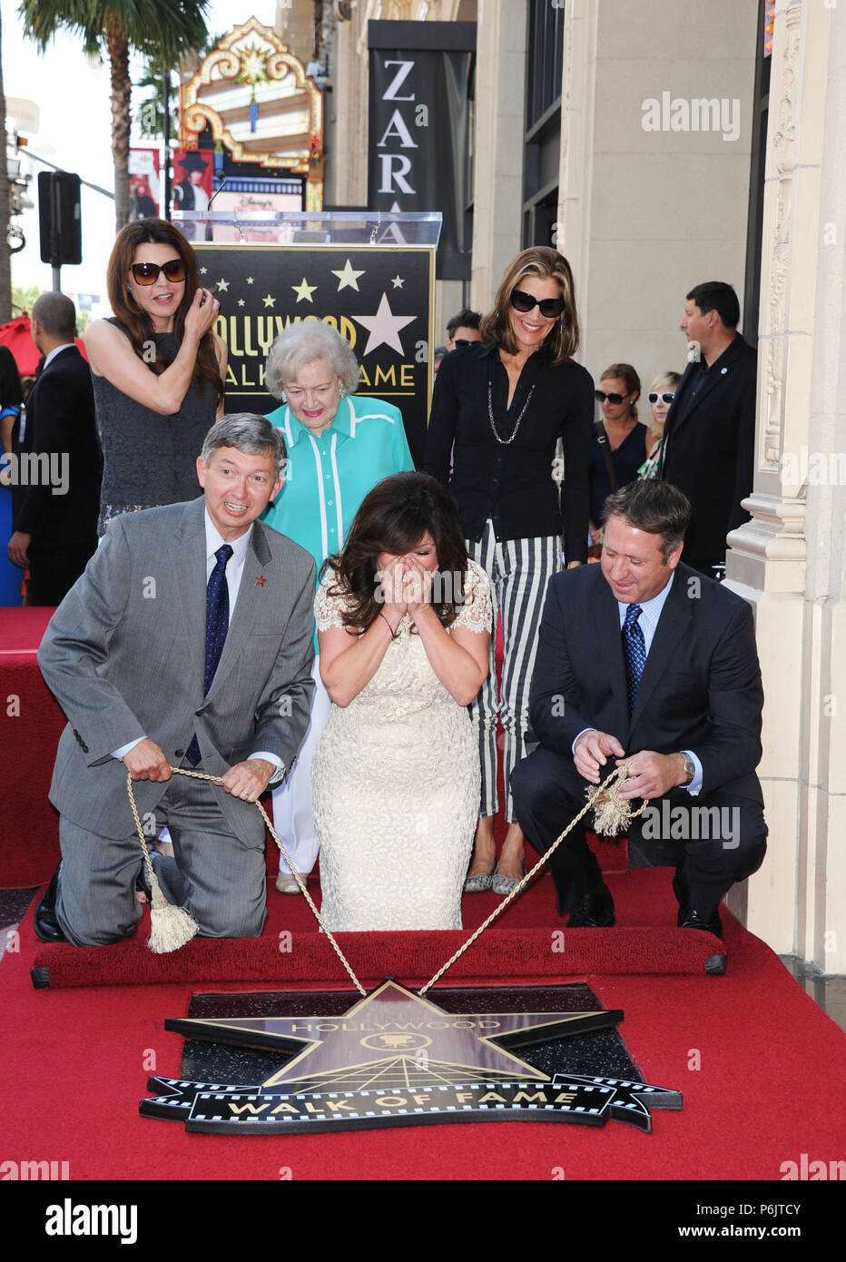 Valerie Bertinelli Betty White Jane Leeves Wendy Malick Honored With A Star On The Hollywood Walk Of Fame In Los Angeles Valerie Bertinelli Betty White Jane Leeves Wendy Malick 22 Event