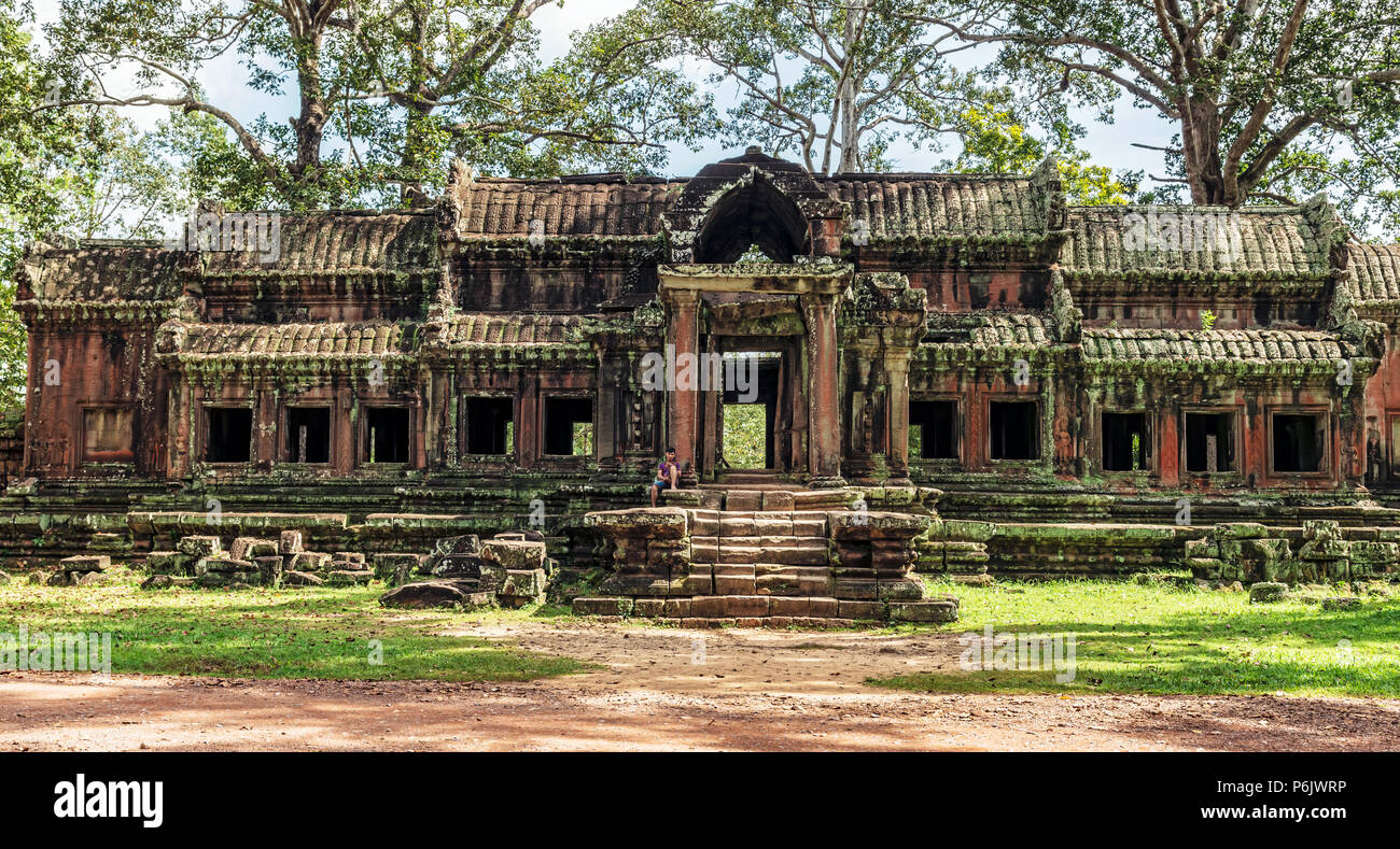 Angkor Wat, Cambodia - November 17, 2017: Tourist at Ta Kou entrance at Angkor Wat. It is the largest religious complex in the world and was built in  Stock Photo