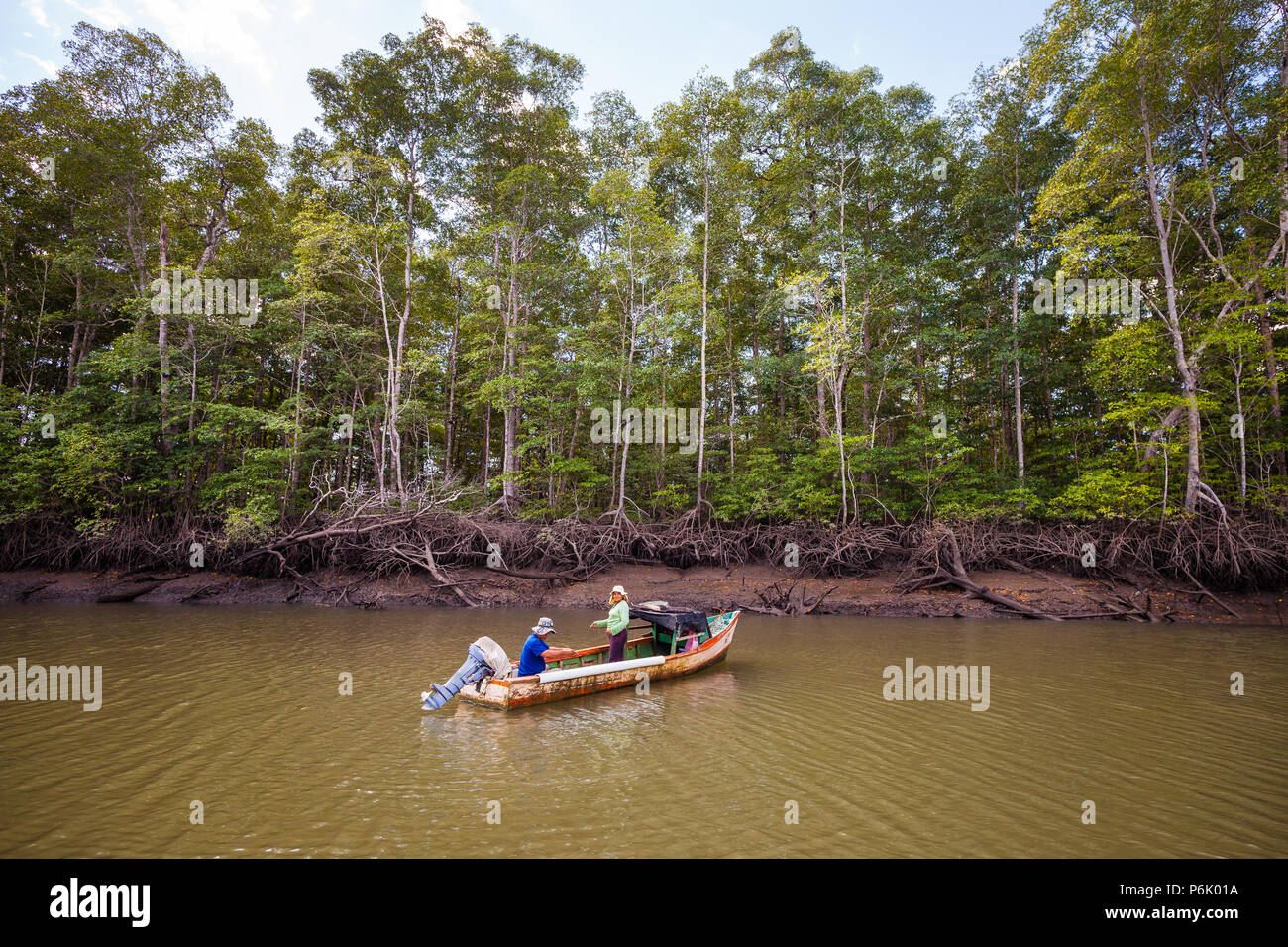 Panamanian man and woman fishing at the outlet of a river in Golfo de Montijo, Pacific coast, Veraguas province, Republic of Panama, Central America. Stock Photo