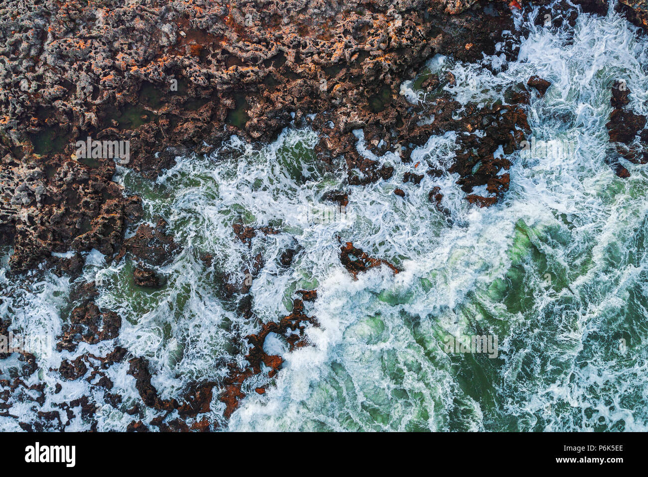 Aerial top view waves splashing hi-res stock photography and images - Alamy