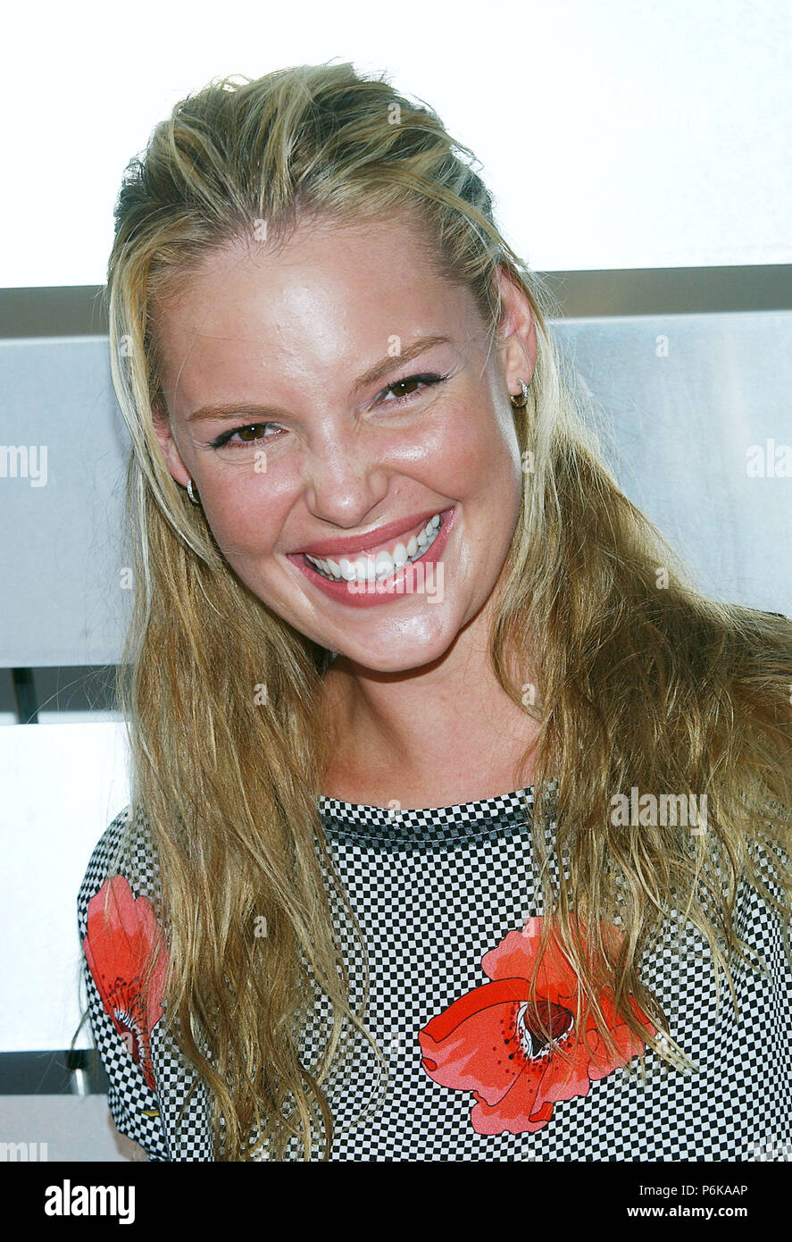 Katherine Heigl (Grey's Anatomy) arriving at the ABC ALL STAR PARTY FOR ...