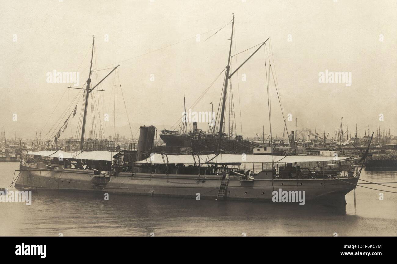 España. Tarjeta postal. Marina de guerra. El cañonero Temerario en el puerto de Barcelona. Años 1905. Stock Photo