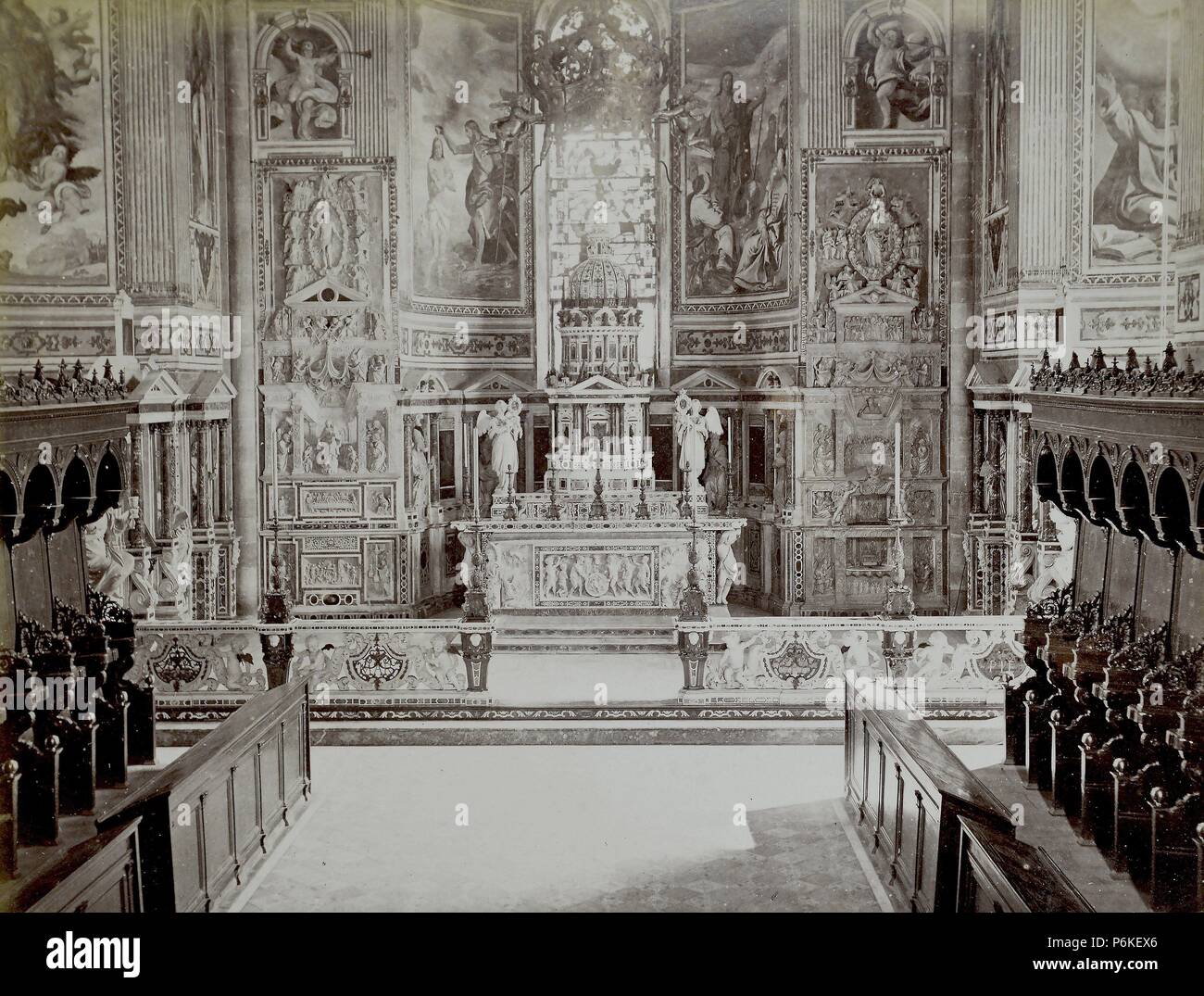 Cartuja de Pavía, Altar mayor de la Iglesia Stock Photo - Alamy