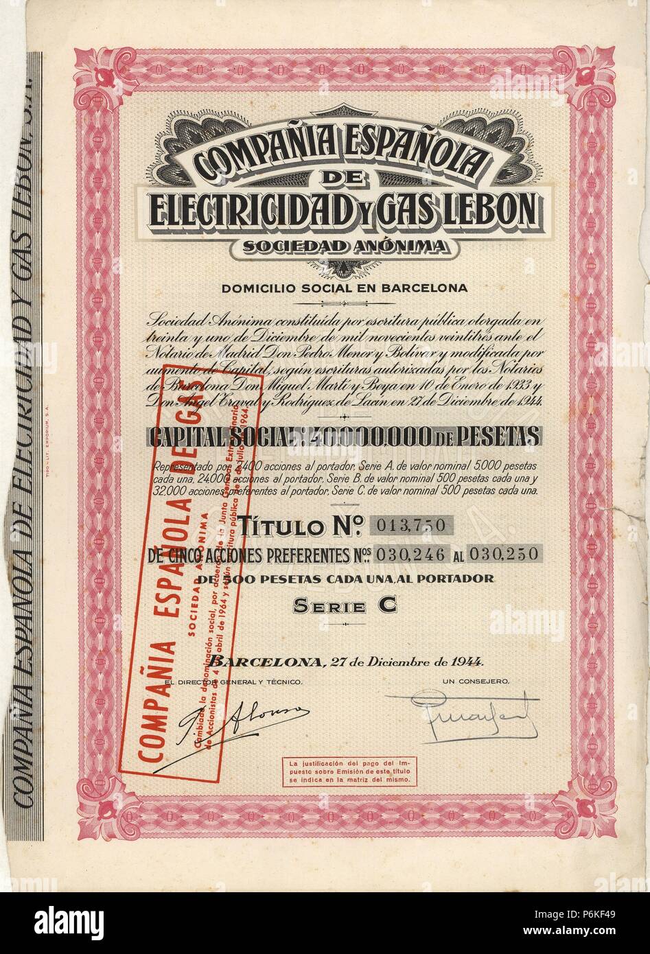 Título de cinco acciones prederentes de 500 pesetas cada una, emitido por la Compañia Española de Electricidad y Gas Lebon S.A.. Barcelona, 27 de diciembre de 1944. Stock Photo