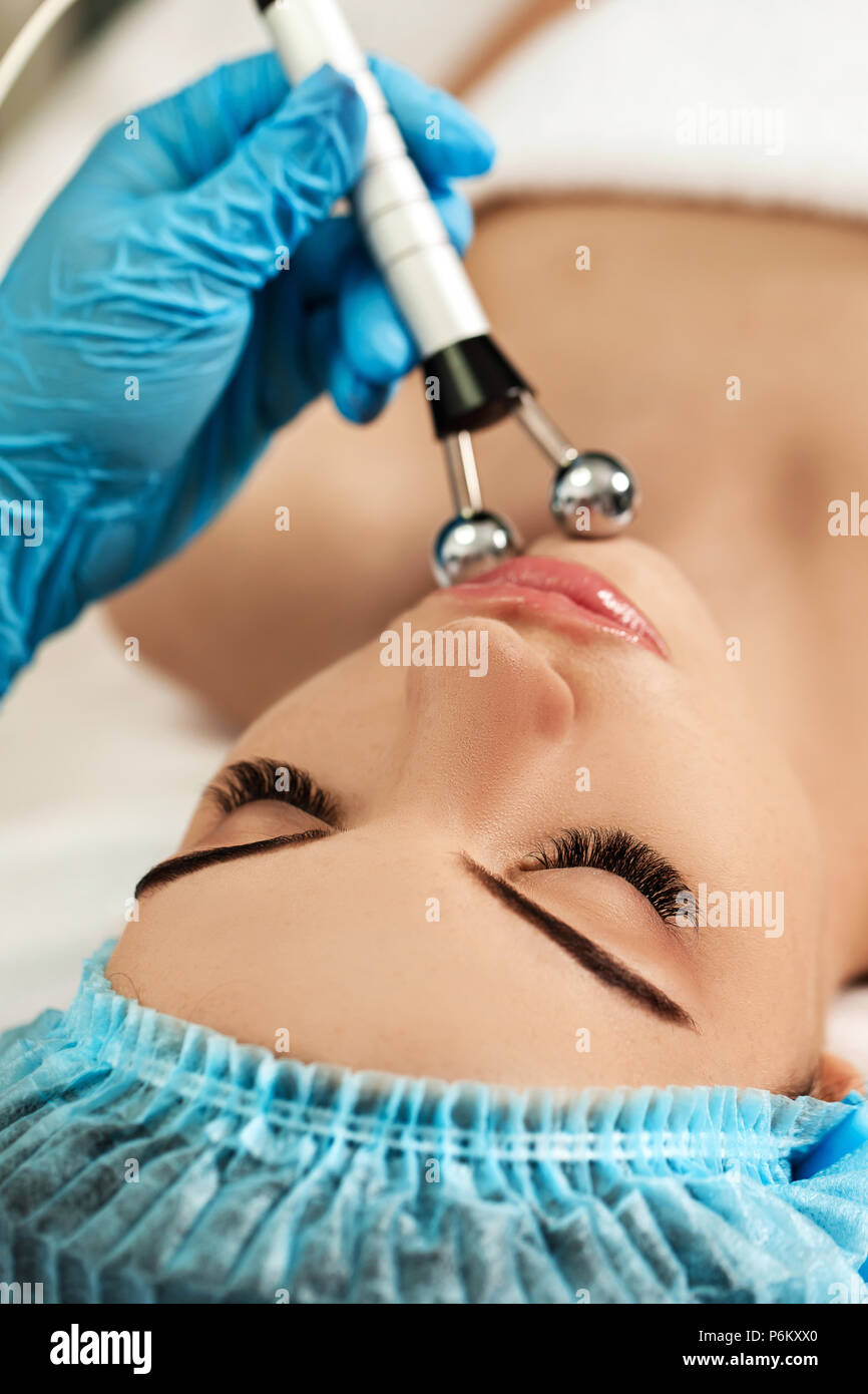 Cleaning the face in the salon ... which is the most effective Cleaning the face in the salon ... which is the most effective