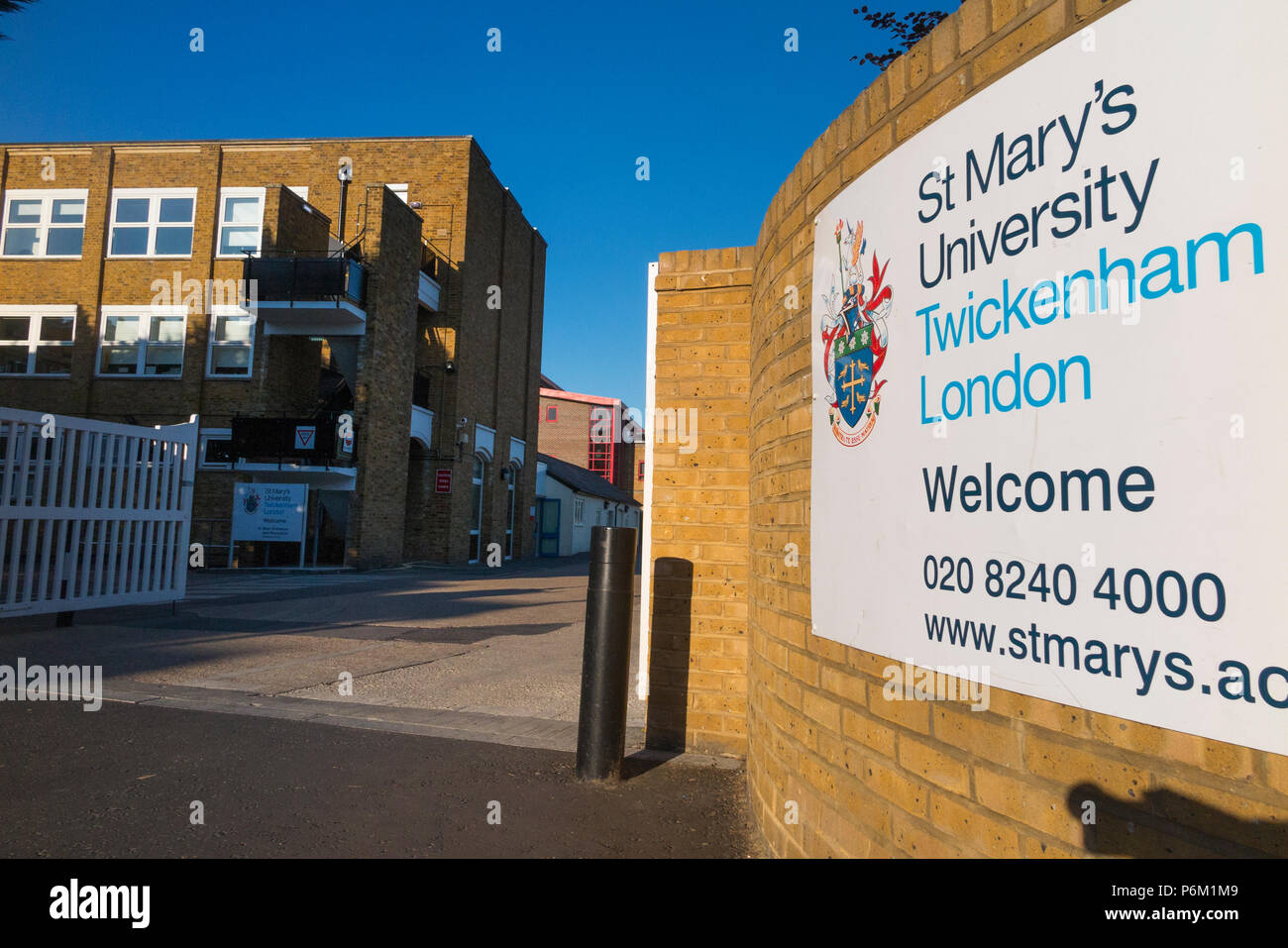 St mary's university and twickenham hi-res stock photography and images ...