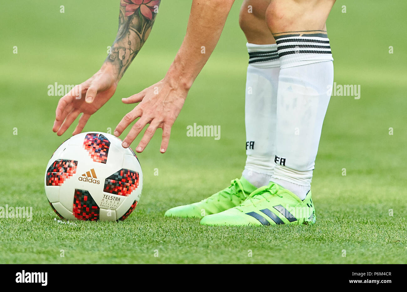 Kazan, Russia. 30th Jun, 2018. Argentina - France 3-4, Soccer, Kazan, June  30, 2018 Lionel MESSI, Argentina 10 touches the Adidas Telstar , tattoo,  Symbol, Illustration, Feature, Symbol Icon football legs, football