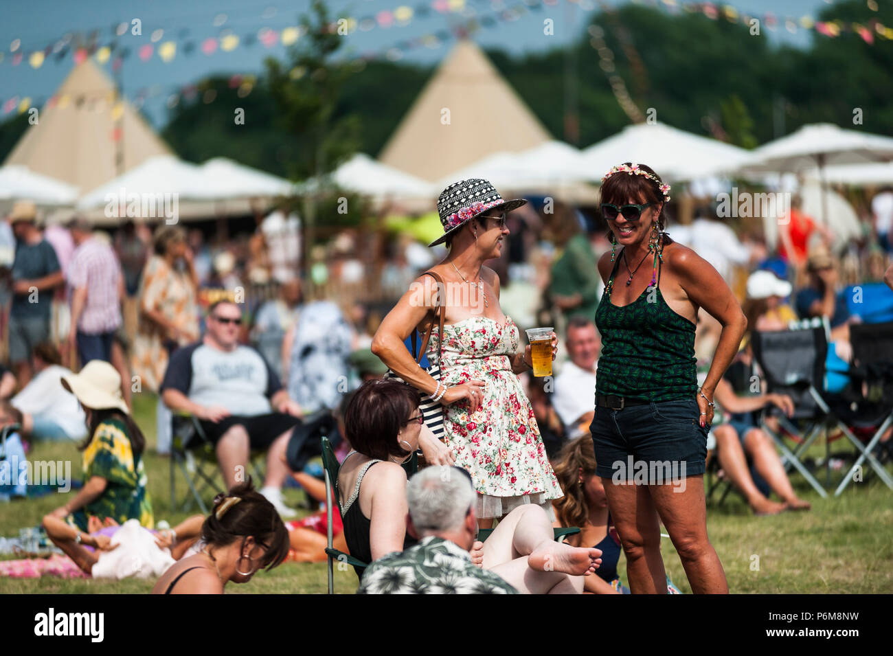 Glynde, East Sussex, 1st July 2018. Festival goers enjoy another scorching hot and humid day at Glynde Place, in the picturesque setting of the South Downs, for the final day of Love Supreme’s sixth consecutive festival. Credit: Francesca Moore/Alamy Live Newscolo Stock Photo