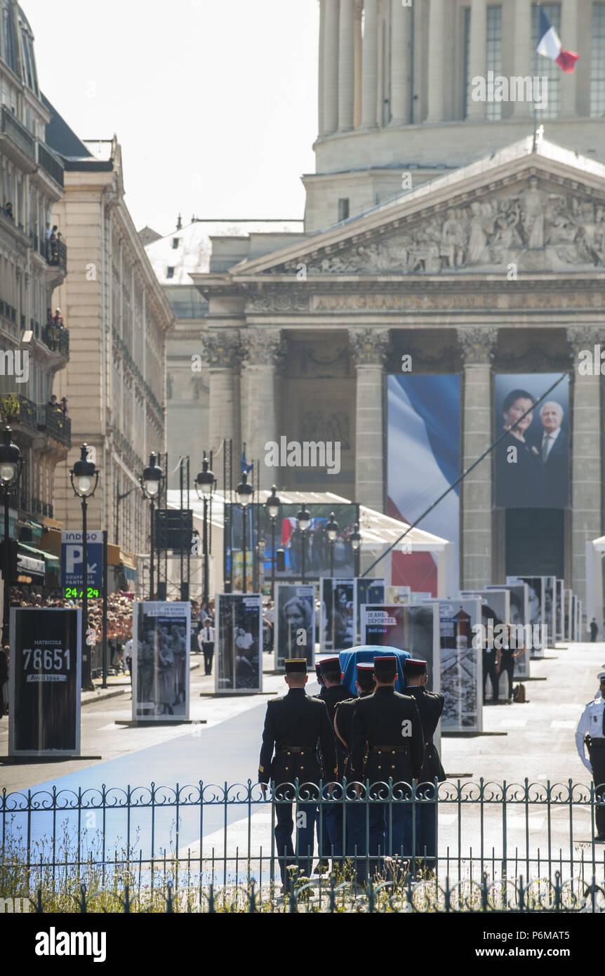 Paris, Ile de France, France. 1st July, 2018. A view of the entrance to the Pantheon during the burial ceremony.Burial ceremony at the Pantheon of former French politician and Holocaust survivor Simone Veil and her husband Antoine Veil in Paris. Former Health Minister, Simone Veil, who passed away on June 30, 2017 became president of the European Parliament and one of France's most revered politicians by advocating the 1975 law legalizing abortion in France. Credit: Thierry Le Fouille/SOPA Images/ZUMA Wire/Alamy Live News Stock Photo