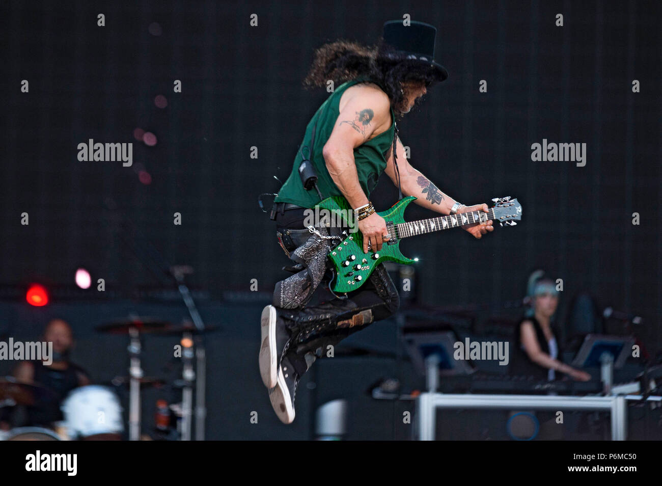 Slash Guns N' Roses inducted into Hollywood's Rock Walk, held at the Guitar  Center Hollywood, California - 17.01.07 Stock Photo - Alamy