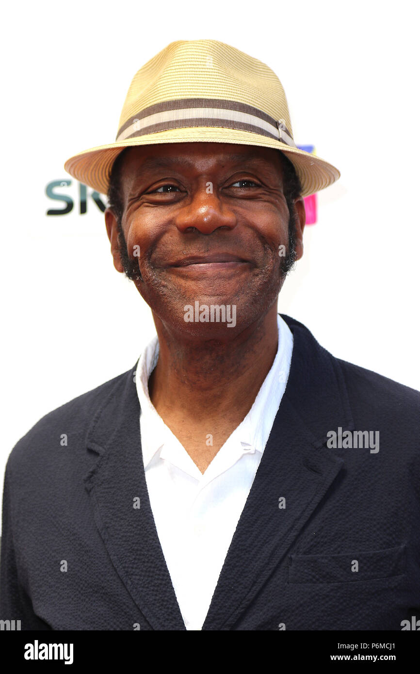 Lenny Henry The South Bank Sky Arts Awards The Savoy Hotel London Uk Photo By Richard Goldschmidt Credit Rich Gold Alamy Live News Lenny Henry The South Bank Sky Arts Awards The Savoy Hotel London Uk Photo By Richard Goldschmidt Credit Rich Gold Alamy Live News