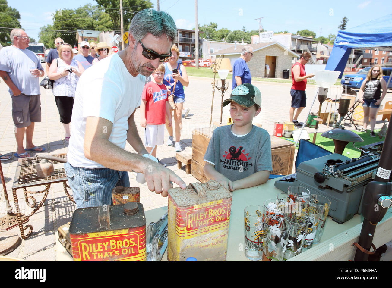 Le Claire, Iowa, USA. 30th June, 2018. Mike Wolfe from the History Channel's American Pickers at