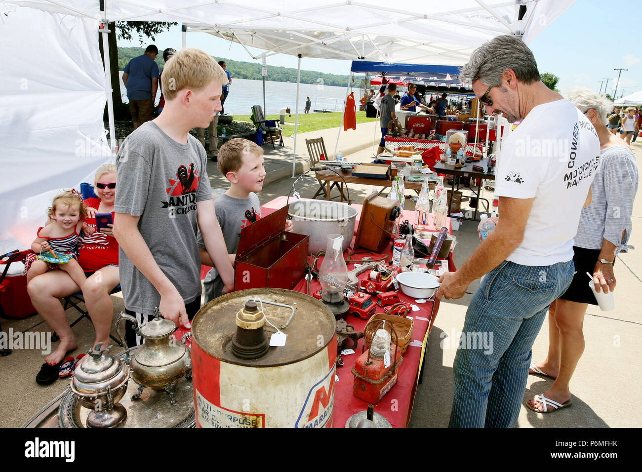 Le Claire, Iowa, USA. 30th June, 2018. Mike Wolfe from the History Channel's American Pickers at