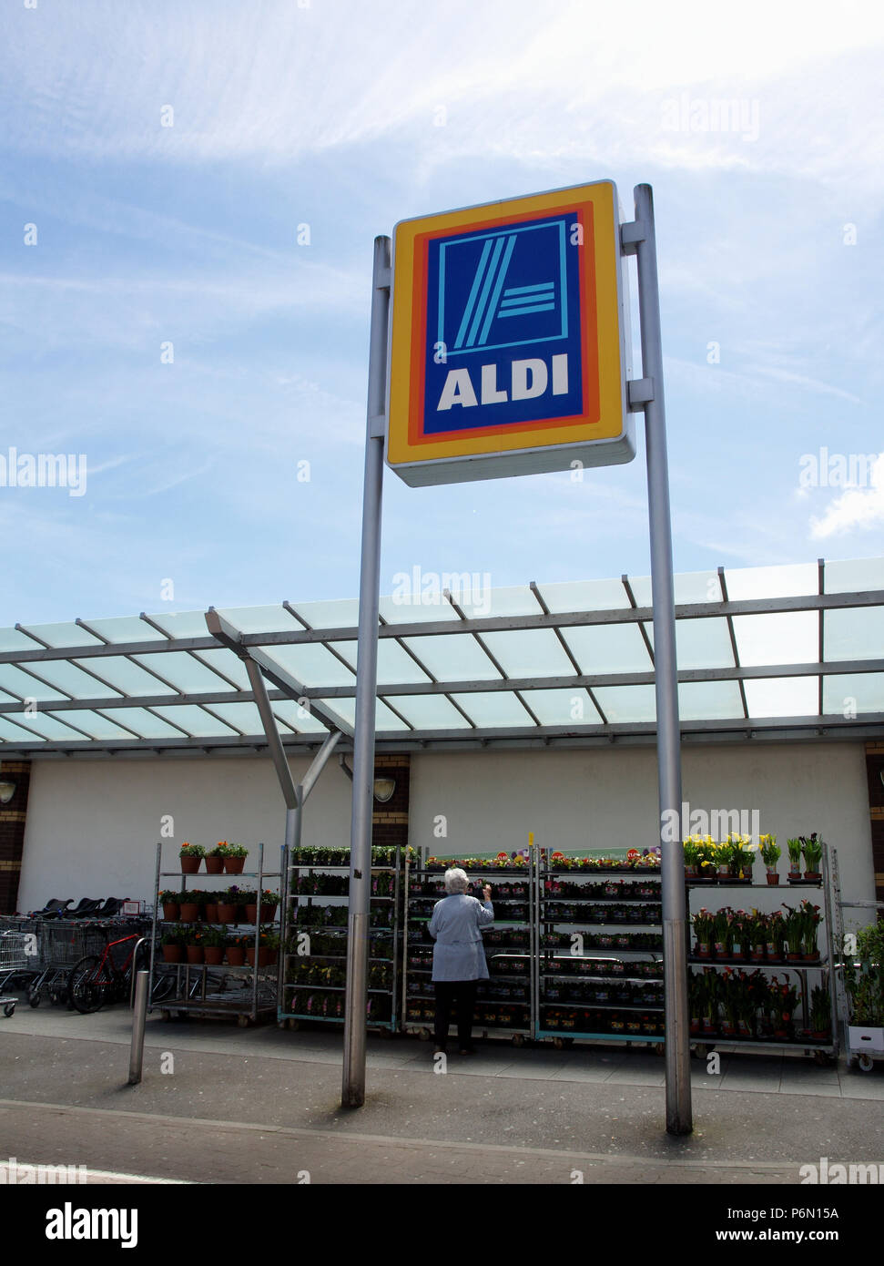 Aldi supermarket uk sales hi-res stock photography and images - Alamy