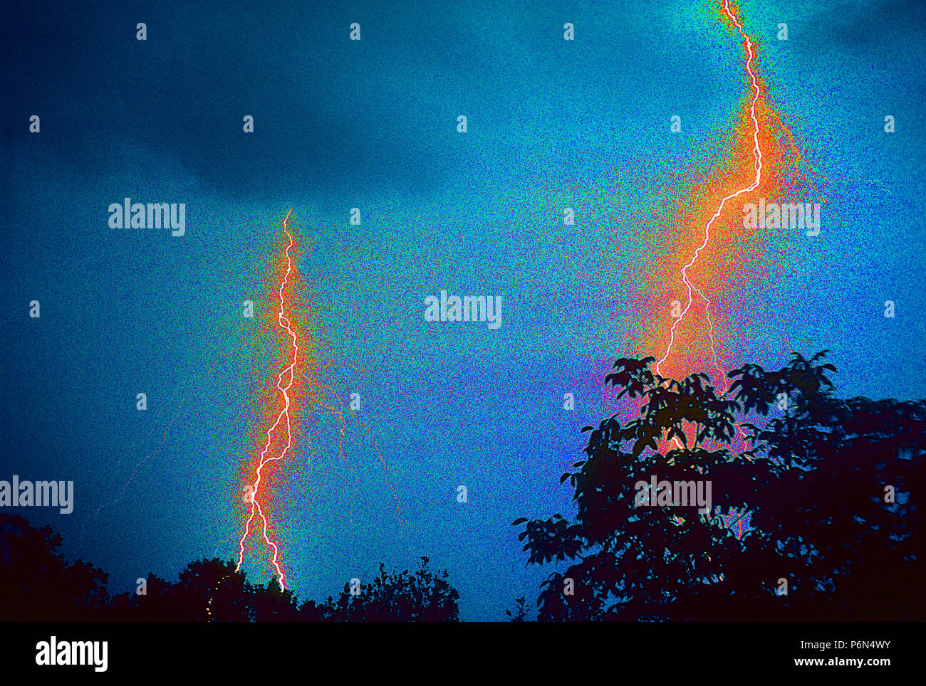 Cloud to cloud lightning strike hi-res stock photography and images - Alamy