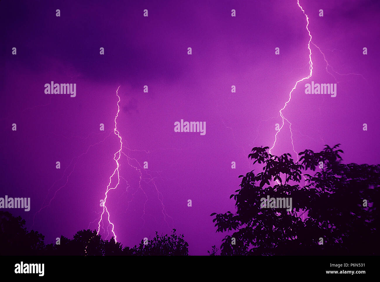 Cloud lightning strike hi-res stock photography and images - Alamy