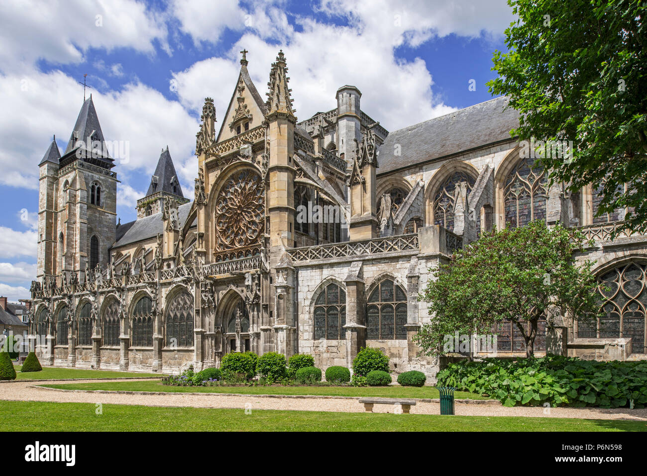 Collégiale Notre-Dame des Andelys / Our Lady's Church with Flamboyant Gothic rose window at Les Andelys, Eure department, Normandy, France Stock Photo