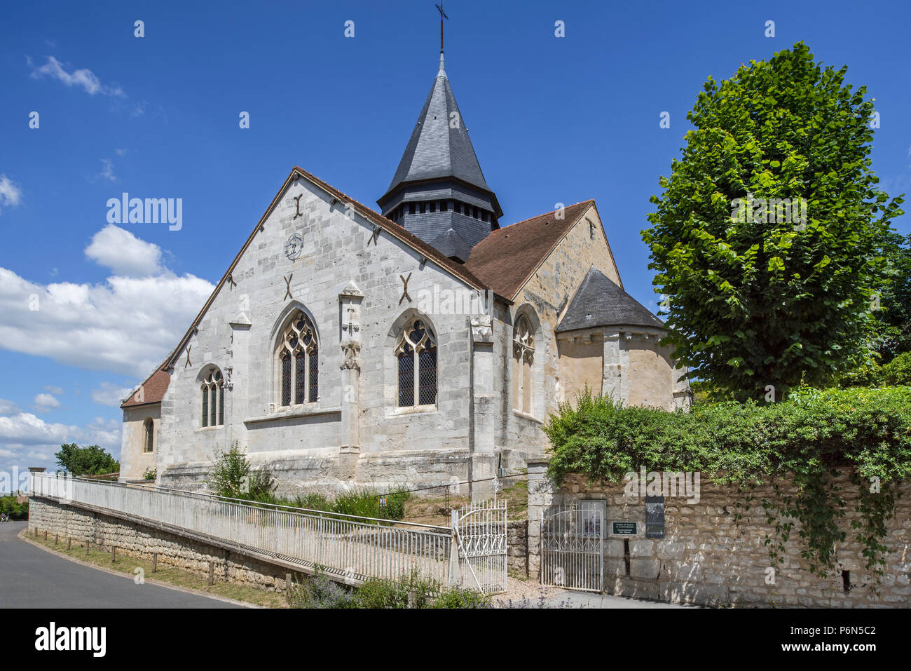 L'église Sainte-Radegonde / Saint Radegund Church, where the painter Claude Monet is buried at Giverny, Eure department, Normandy, France Stock Photo