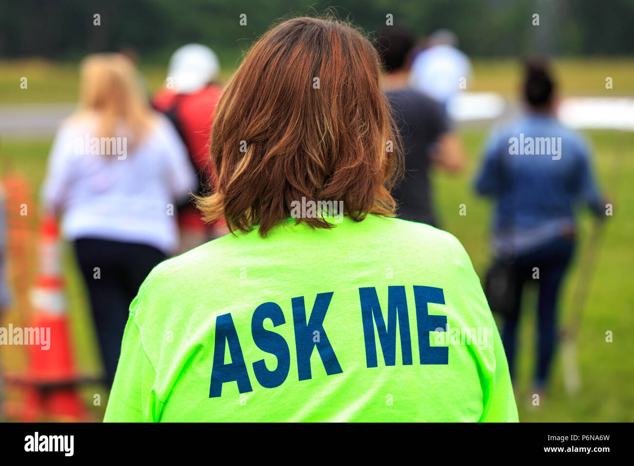 Avondale Pa Usa June 24 2018 A Volunteer Wears An Ask Me