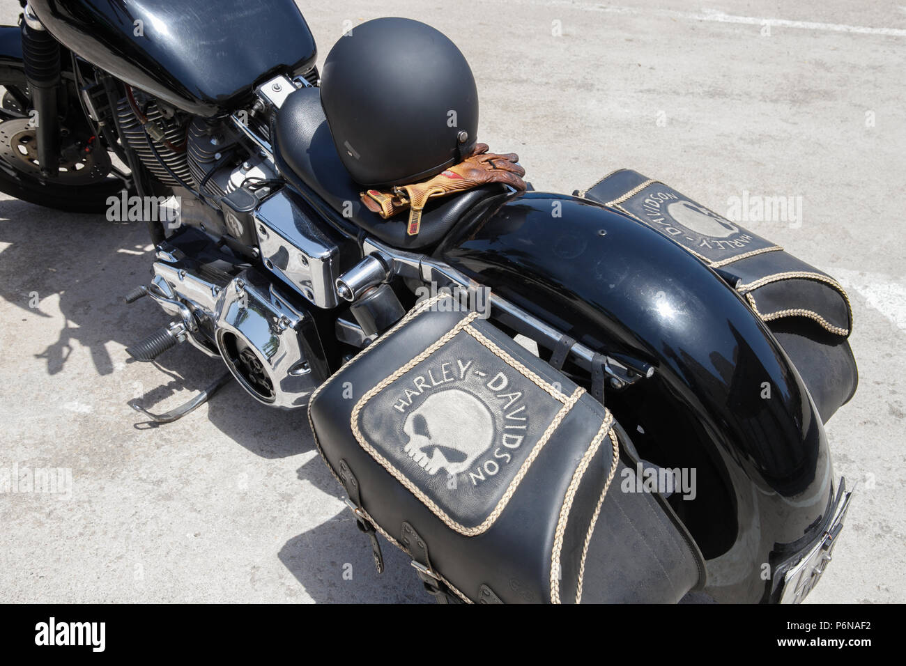 Motorbike Helmet on Harley Davidson Stock Photo - Alamy
