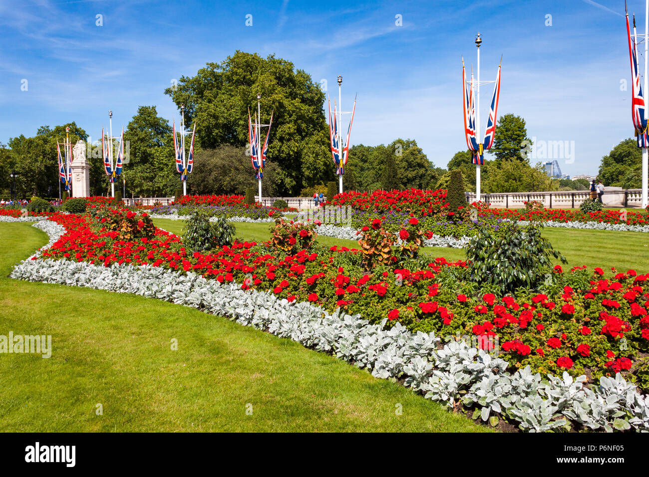 Flowerbed in in front of Buckingham Palace (London) Stock Photo