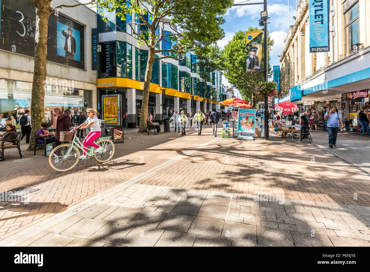 Busy Town Centre Croydon London United Kingdom Stock Photo Alamy