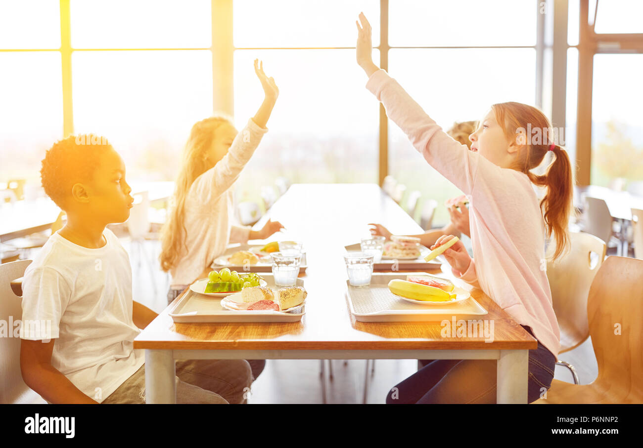 https://c8.alamy.com/comp/P6NNP2/children-having-lunch-in-the-canteen-of-a-school-are-doing-high-five-with-their-hands-P6NNP2.jpg