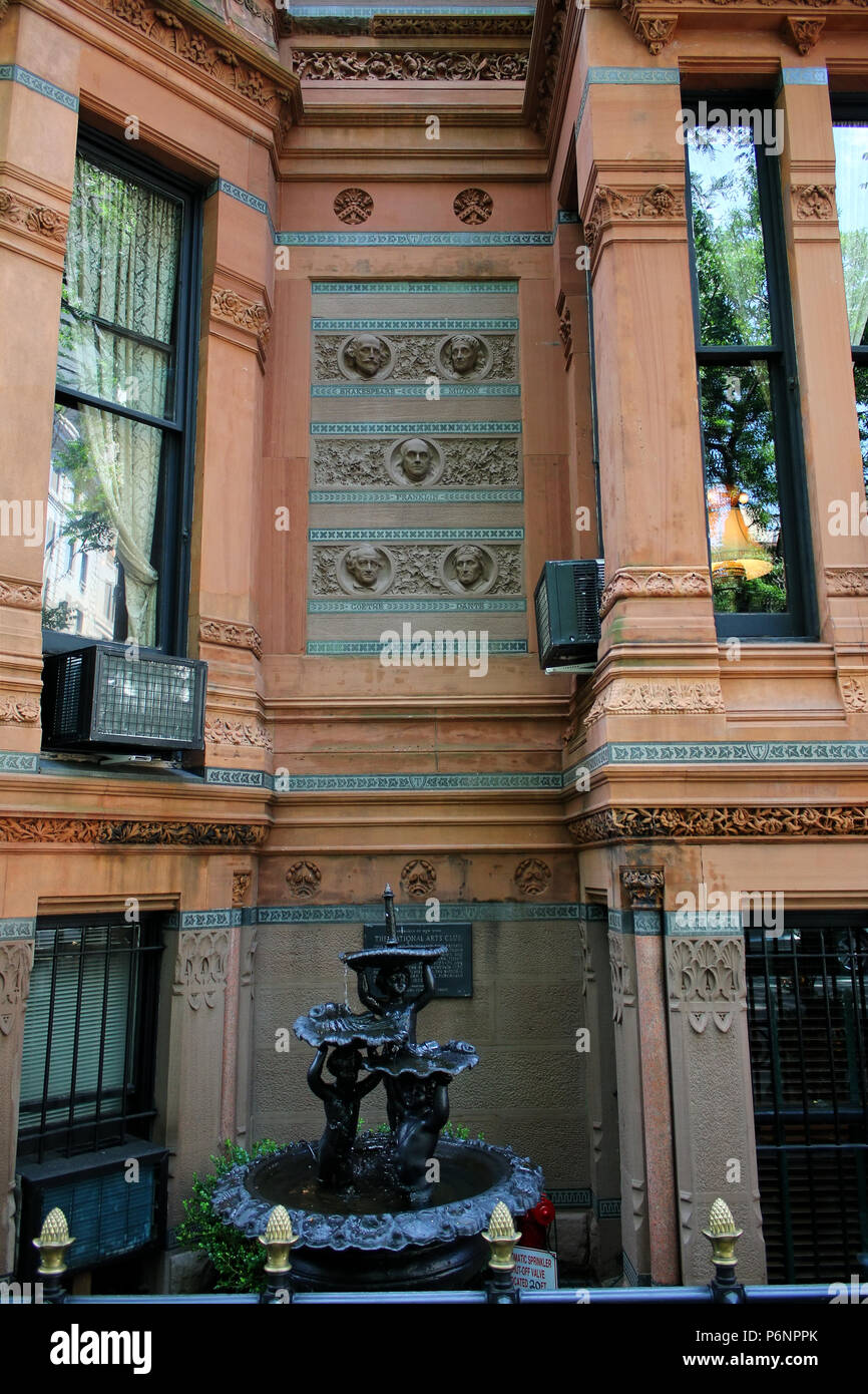 NEW YORK, NY - JUNE 22: Details of The National Arts Club and a small water feature, Gramercy Park Historic District, Manhattan on JUNE 22nd, 2017 in  Stock Photo